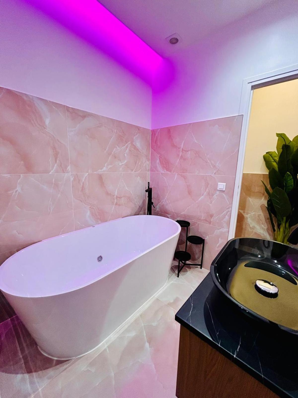 Intimate Escape - Seaside - Spa Bath - Wifi - Ac Nice Exterior foto